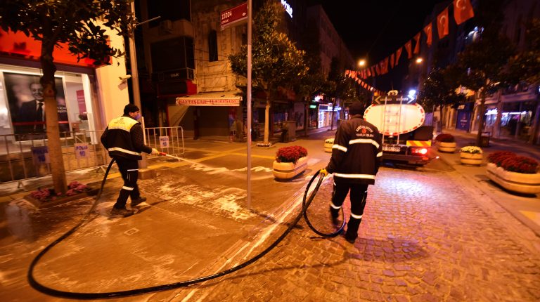 – KARESİ BELEDİYESİ ÇARŞI’YI TERTEMİZ YAPTI – AHP MEYDANI VE MİLLİ KUVVETLER TERTEMİZ OLDU