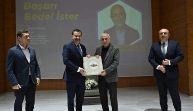 “Başarı Bedel İster” Konulu Konferans Bandırma’da Yoğun Katılımla Gerçekleştirildi