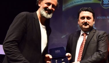 ALTIEYLÜL’DE UNUTULMAZ YÜCEL ARZEN KONSERİ