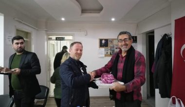 Ne Yaptın Başkan Ülke Yanıyor Bu Neyin kutlaması!!!