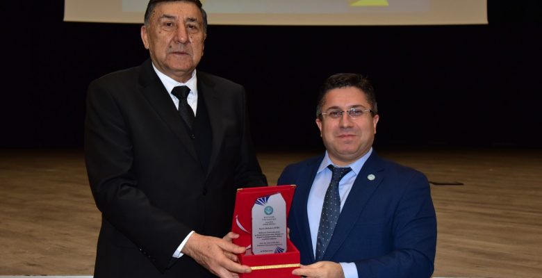 Ticaret Borsası Yönetim Kurulu Başkanı olan Mehmet Çetin, Balıkesir Üniversitesi 2024-2025 Eğitim-Öğretim Yılı kapsamında düzenlenen Onur, Akademik Başarı ve Akademik Teşvik Ödülleri Töreninde Onur Ödülü’ne layık görüldü.